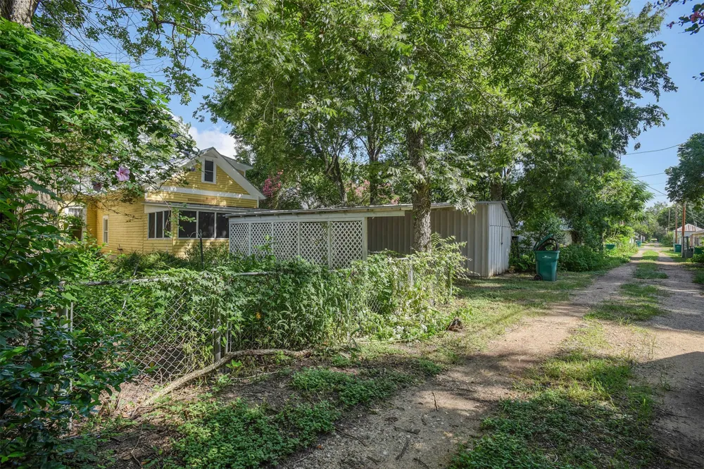 602 Mills Street Smithville, TX 78957