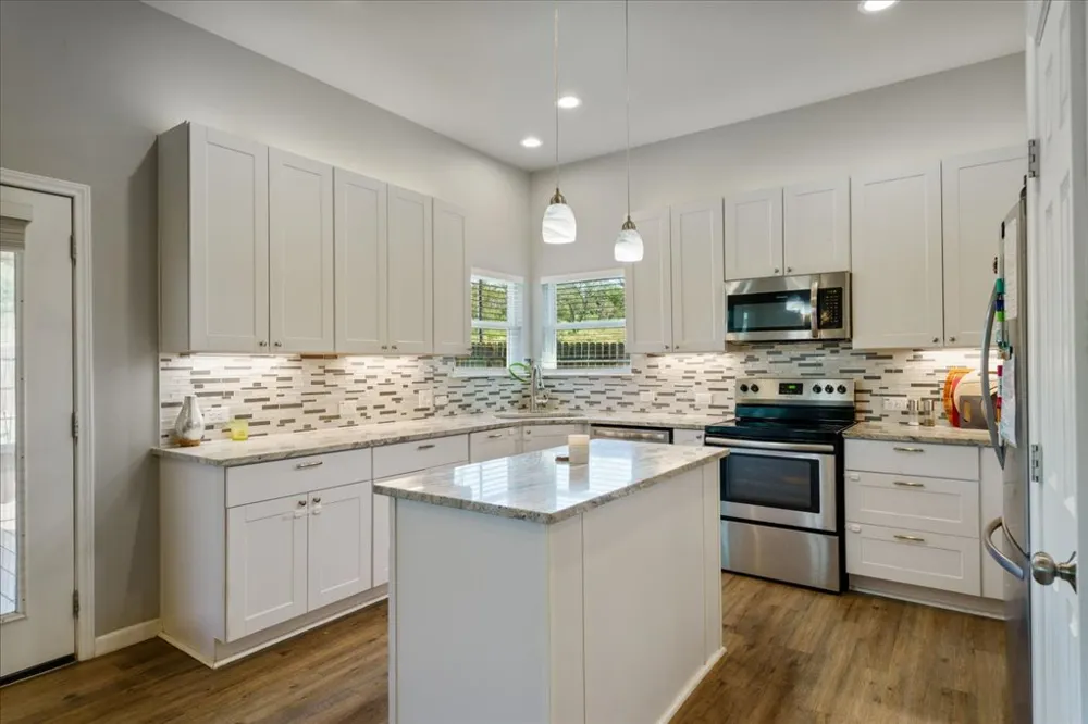 306 Songwood Drive Spicewood, TX 78669