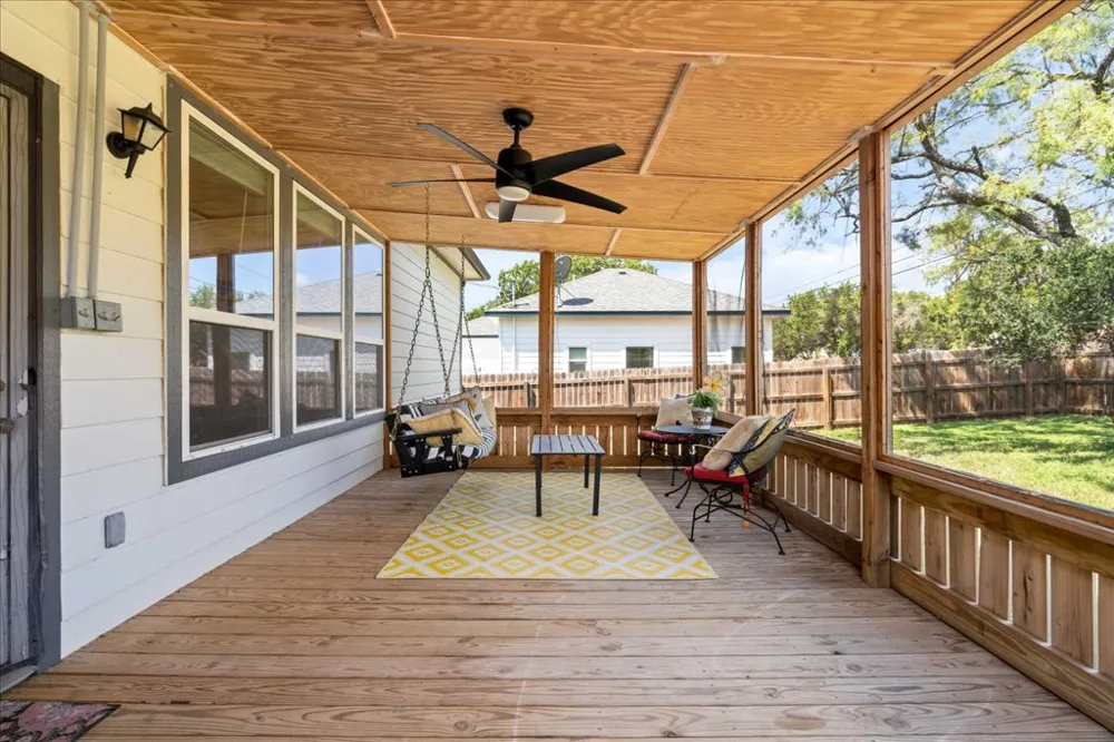 306 Songwood Drive Spicewood, TX 78669