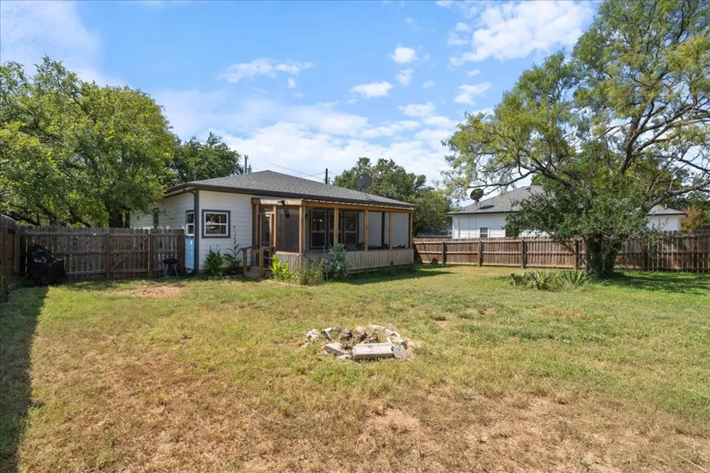306 Songwood Drive Spicewood, TX 78669