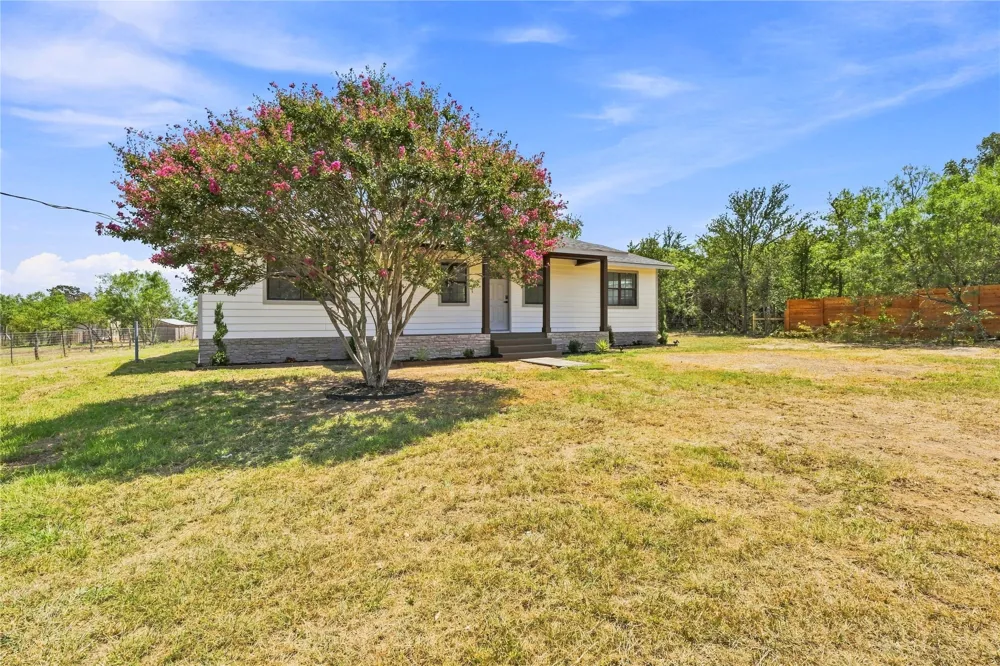 747 Chamberlin Road Dale, TX 78616