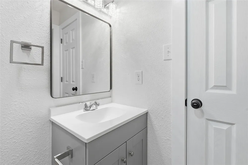 747 Chamberlin Road Dale, TX 78616