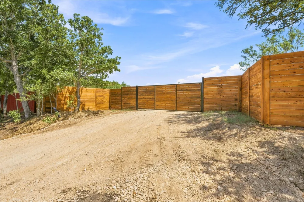 747 Chamberlin Road Dale, TX 78616