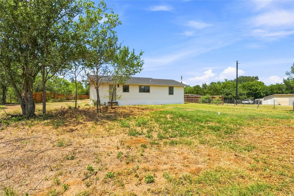 747 Chamberlin Road Dale, TX 78616
