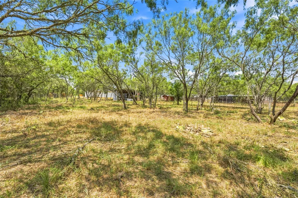 747 Chamberlin Road Dale, TX 78616