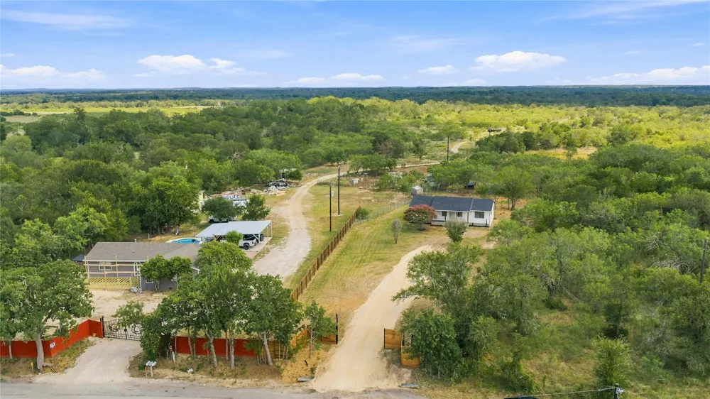 747 Chamberlin Road Dale, TX 78616