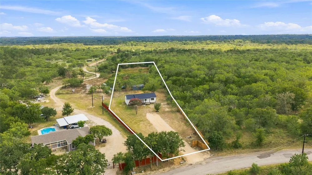 747 Chamberlin Road Dale, TX 78616