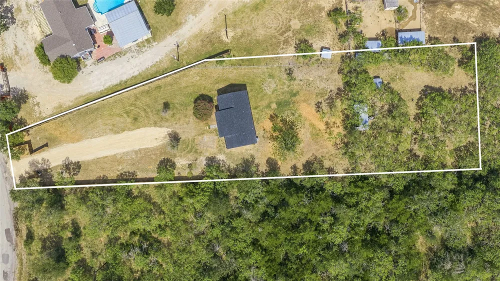 747 Chamberlin Road Dale, TX 78616