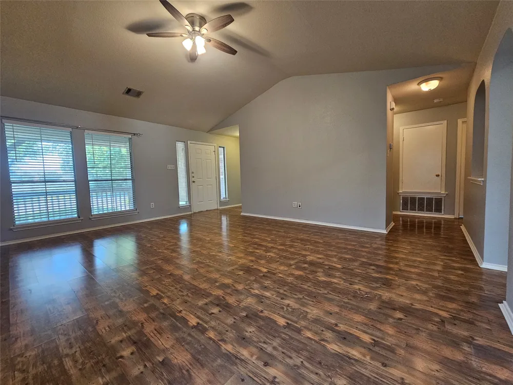 4211 Mather Kyle, TX 78640