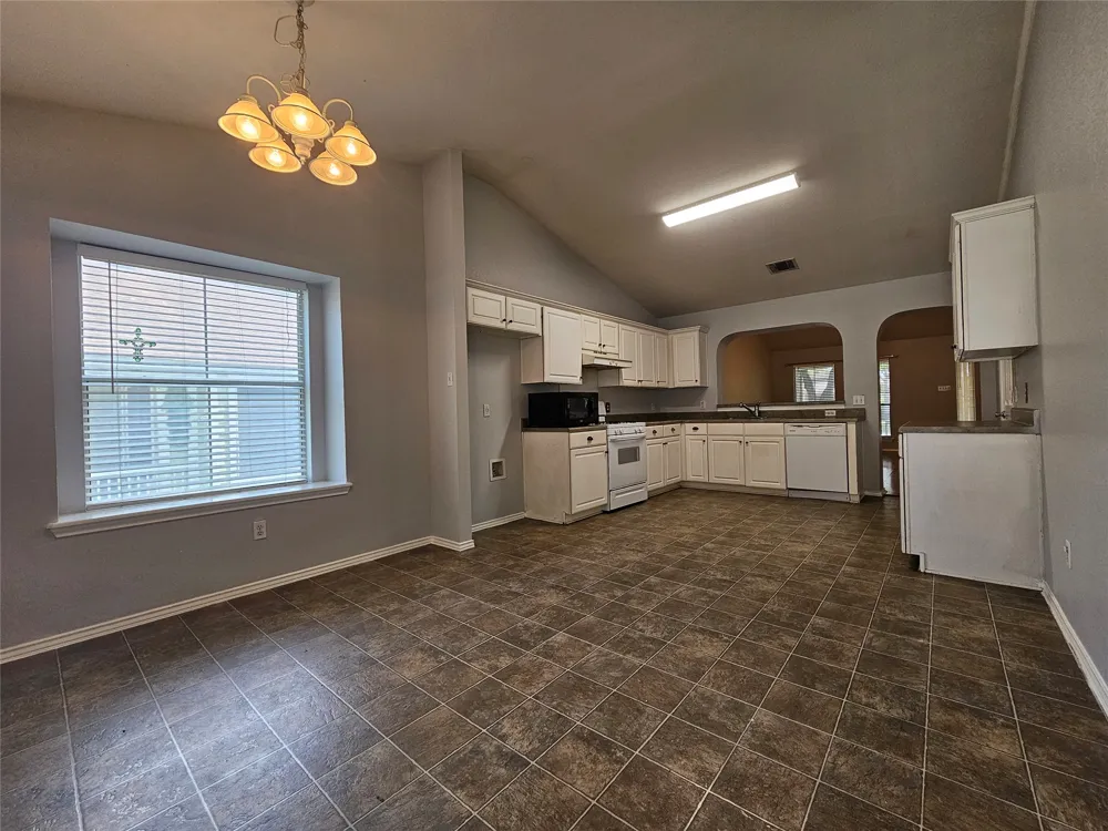 4211 Mather Kyle, TX 78640