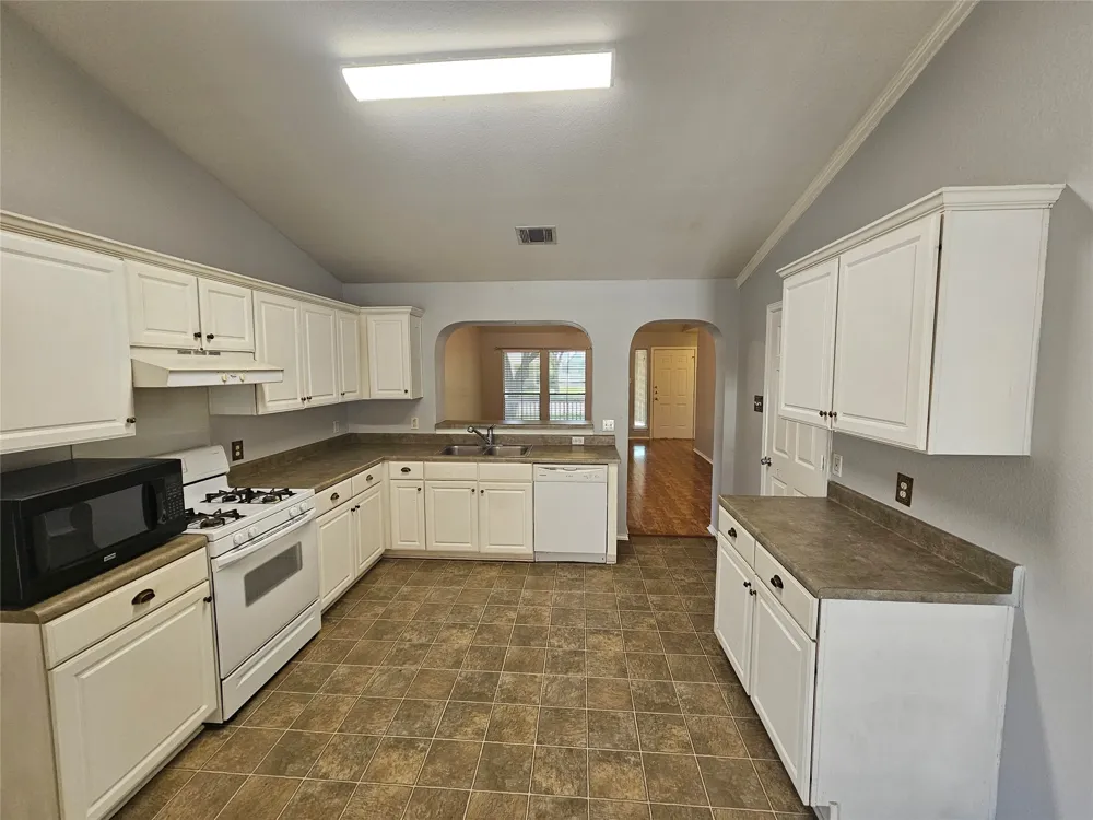 4211 Mather Kyle, TX 78640