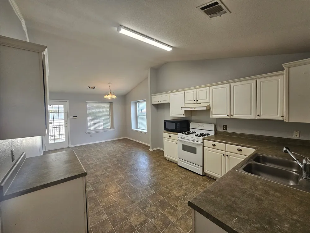 4211 Mather Kyle, TX 78640