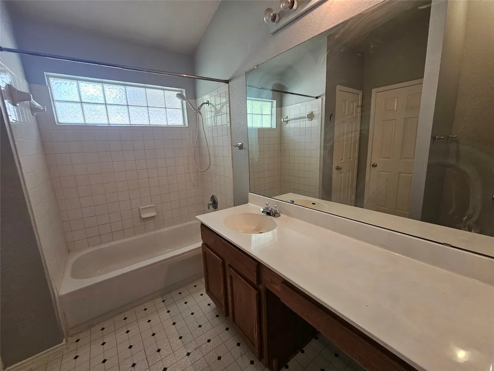 4211 Mather Kyle, TX 78640
