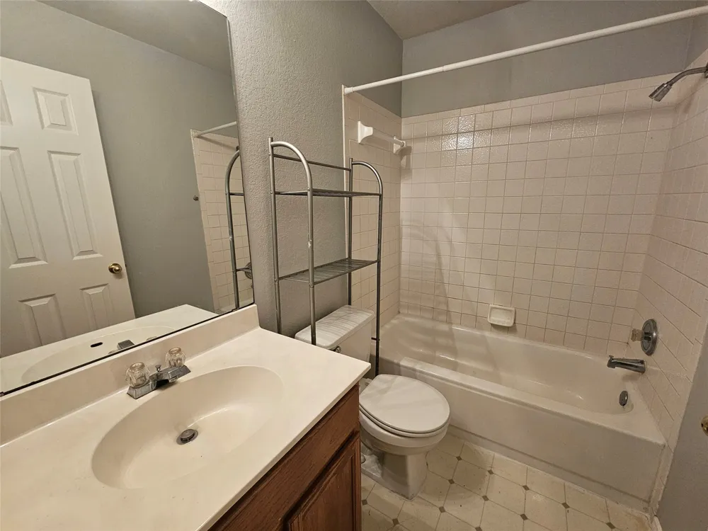 4211 Mather Kyle, TX 78640
