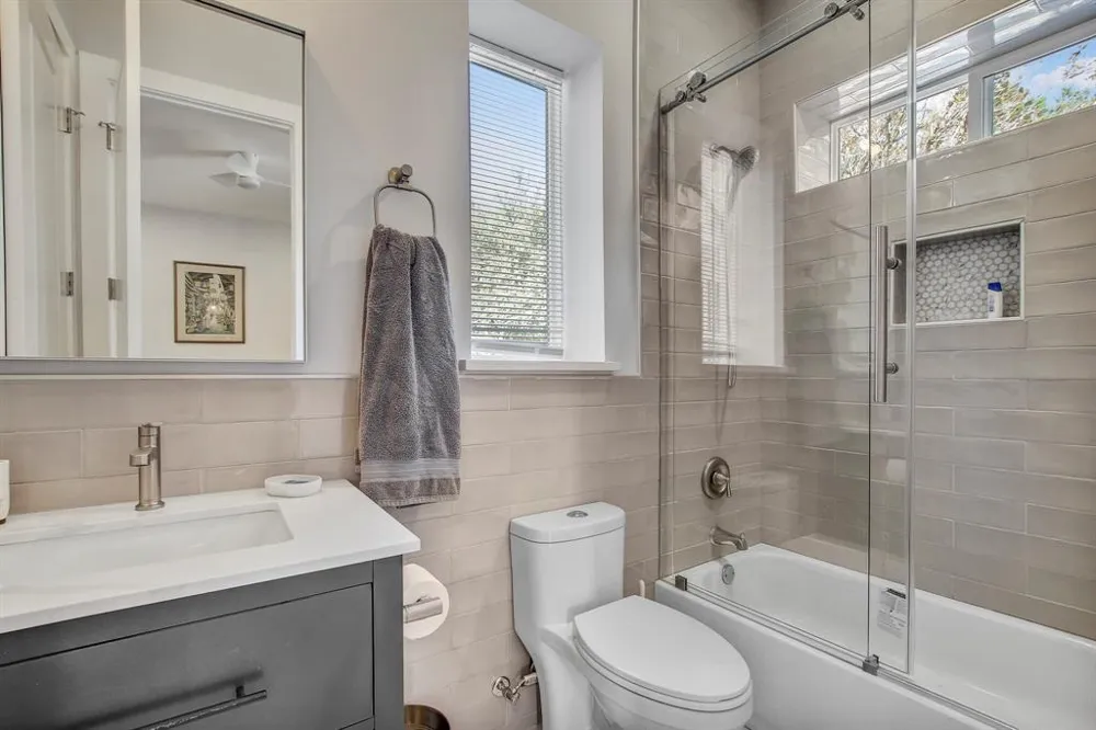 7605 Lantern View Drive Jonestown, TX 78645