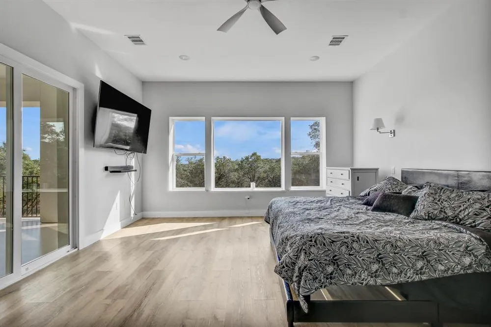 7605 Lantern View Drive Jonestown, TX 78645