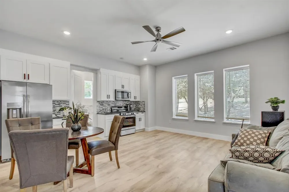 7605 Lantern View Drive Jonestown, TX 78645