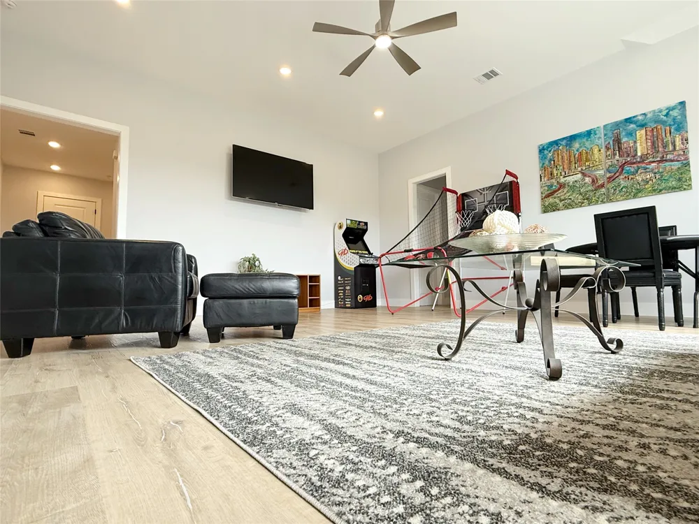 7605 Lantern View Drive Jonestown, TX 78645