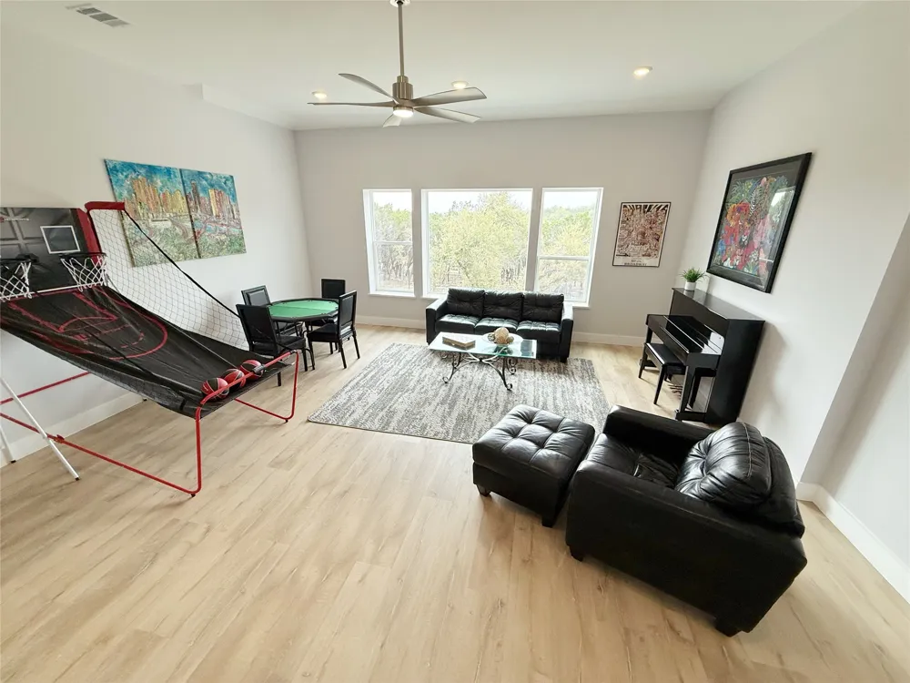 7605 Lantern View Drive Jonestown, TX 78645