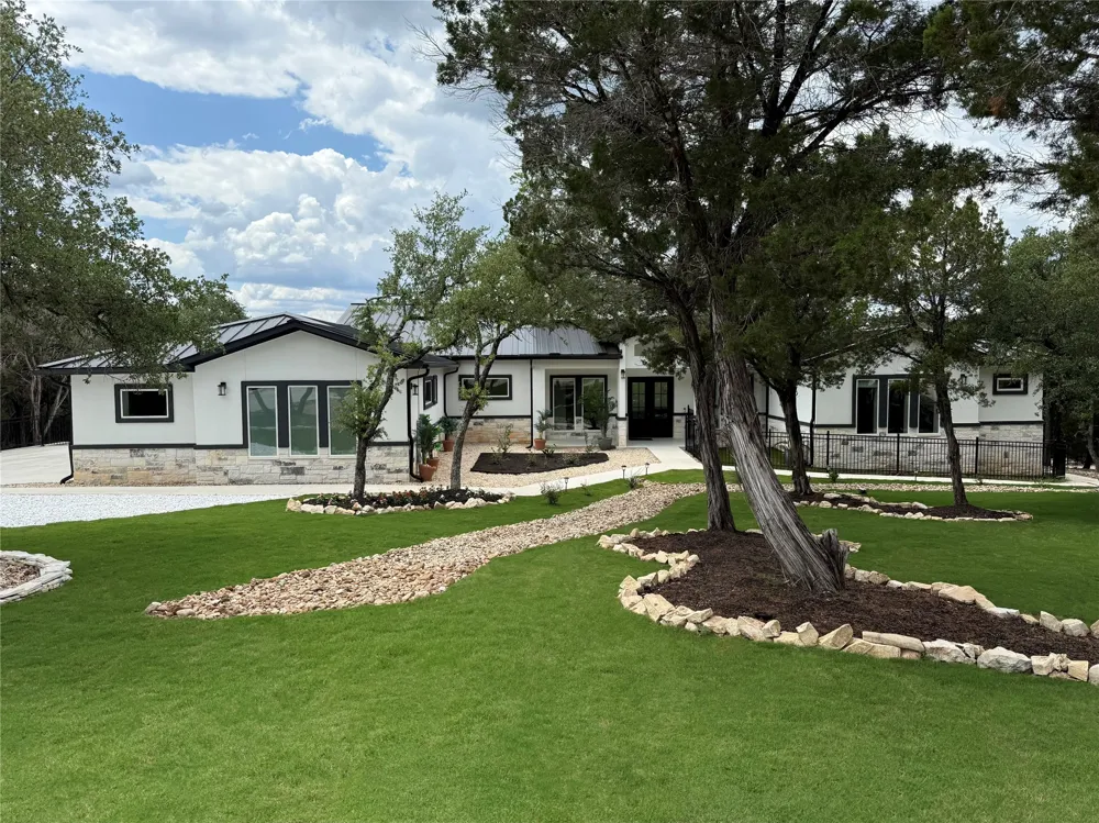 7605 Lantern View Drive Jonestown, TX 78645