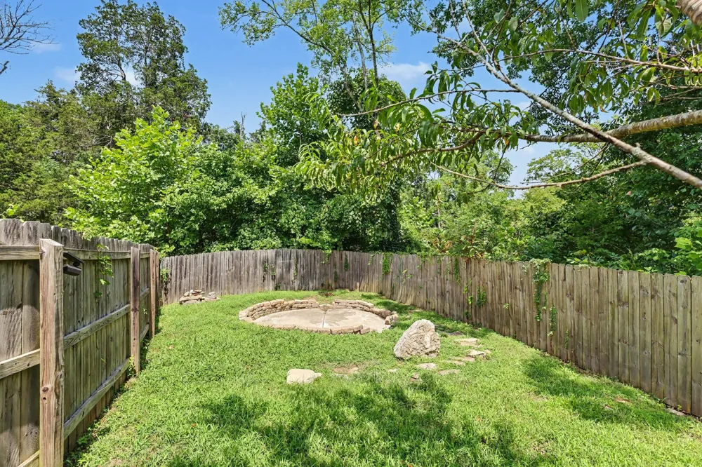 2233 Bee Hive Dr Columbia, TN 38401