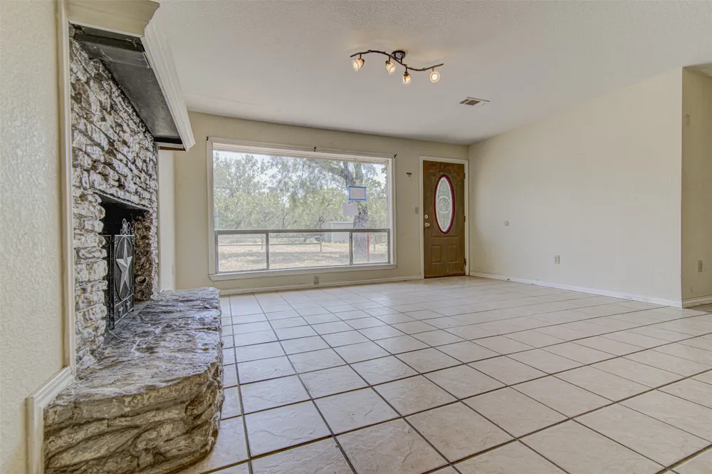322 E Castleshoals Drive Granite Shoals, TX 78654