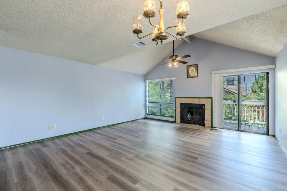 2000 Kenneth Avenue #B Austin, TX 78741