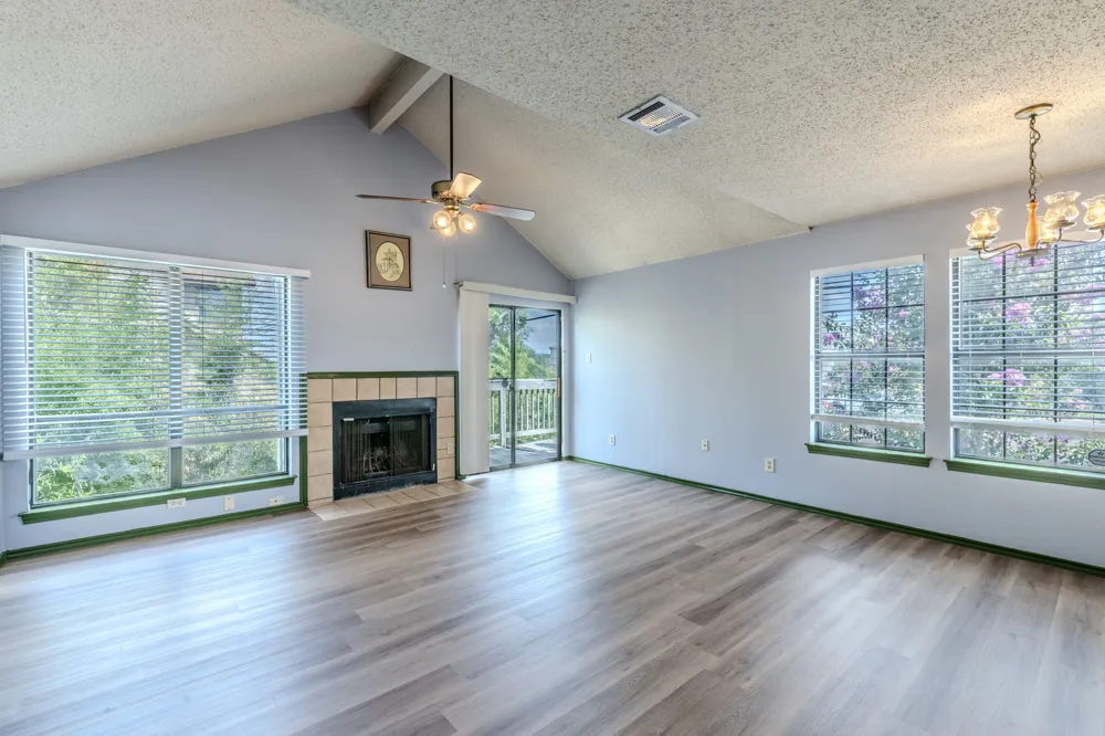 2000 Kenneth Avenue #B Austin, TX 78741