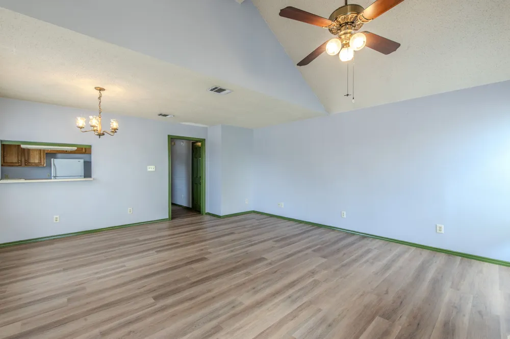 2000 Kenneth Avenue #B Austin, TX 78741
