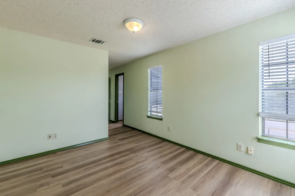 2000 Kenneth Avenue #B Austin, TX 78741