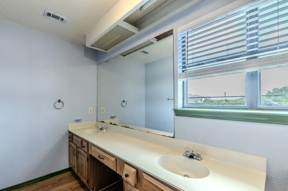 2000 Kenneth Avenue #B Austin, TX 78741