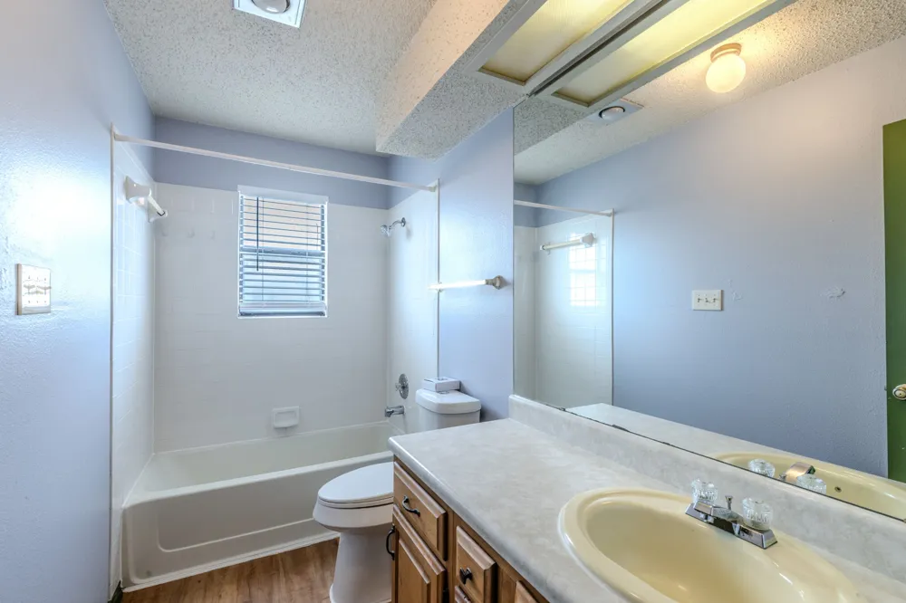 2000 Kenneth Avenue #B Austin, TX 78741