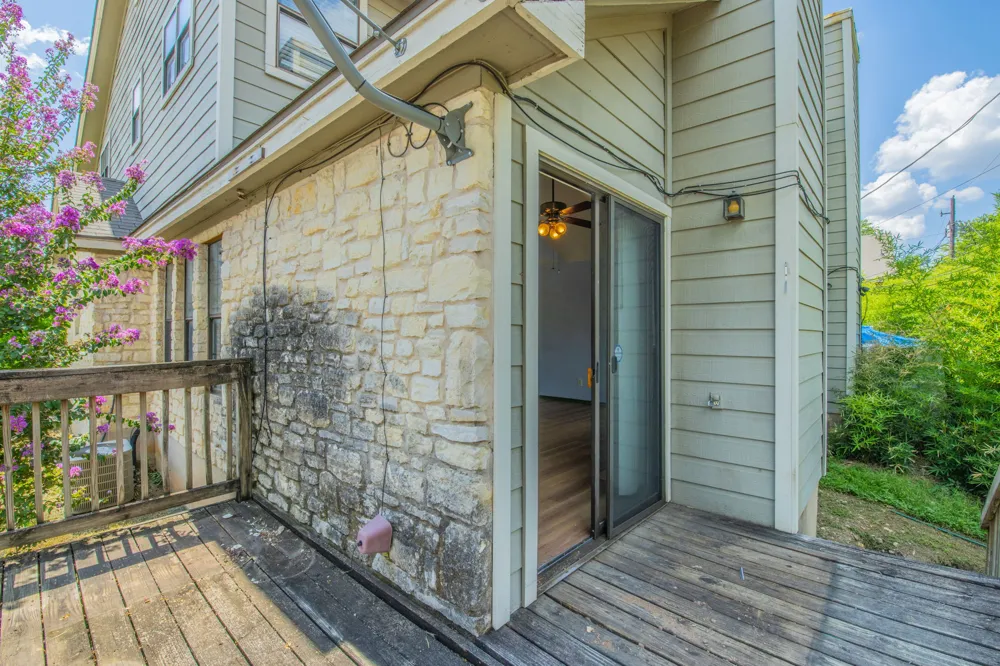 2000 Kenneth Avenue #B Austin, TX 78741