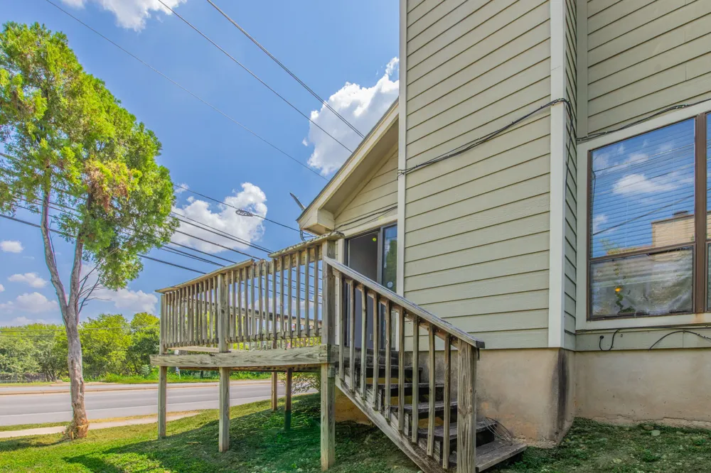 2000 Kenneth Avenue #B Austin, TX 78741