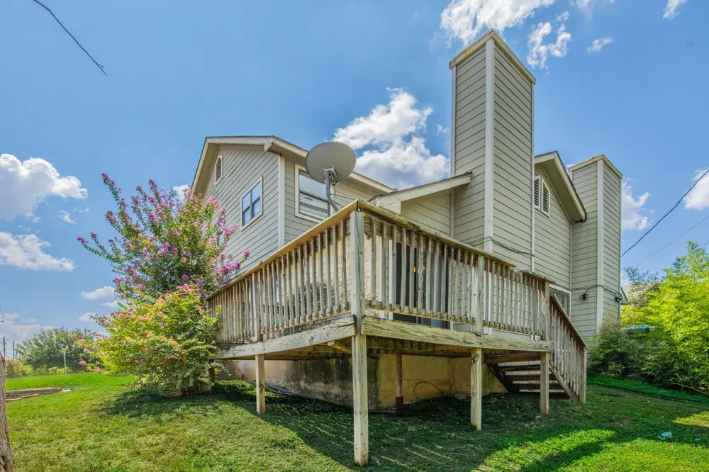 2000 Kenneth Avenue #B Austin, TX 78741
