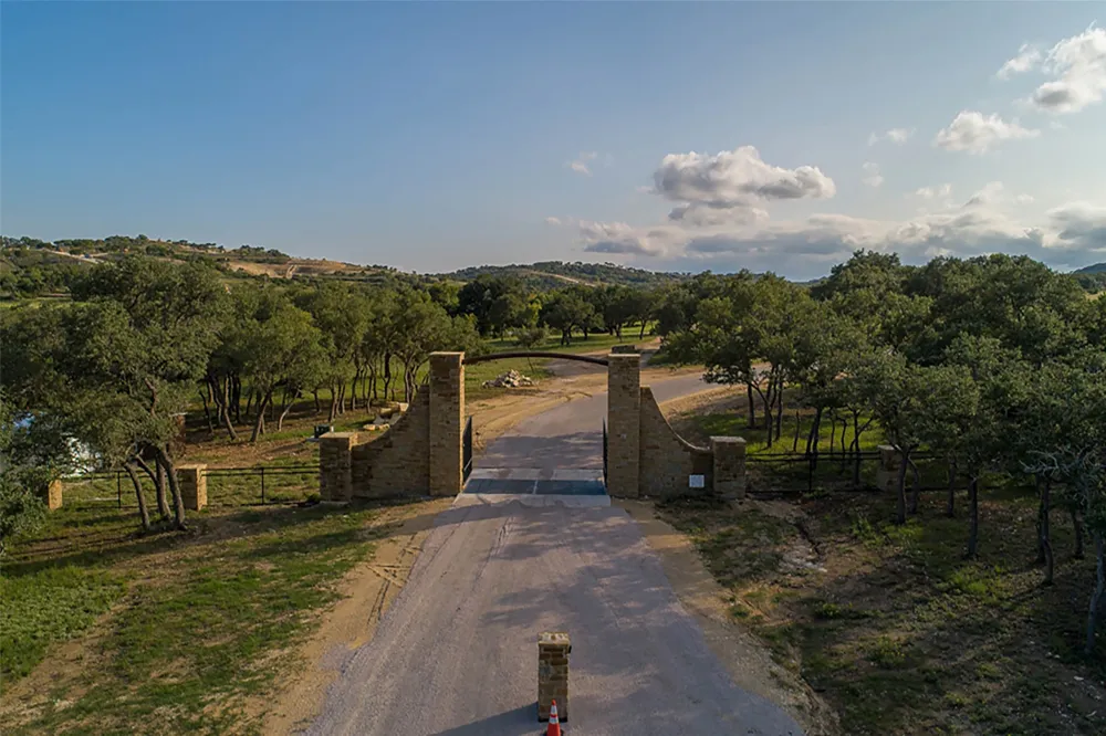 151 Falling Oak Drive Blanco, TX 78606