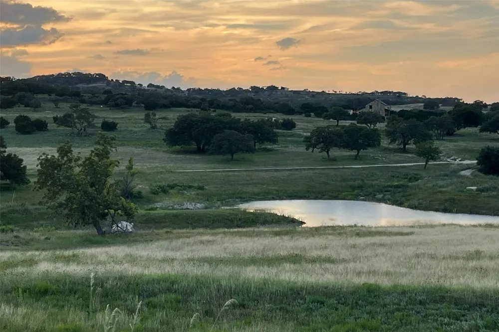 151 Falling Oak Drive Blanco, TX 78606