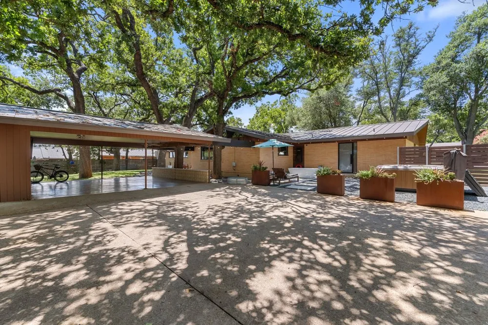 806 W Schubert Street Fredericksburg, TX 78624