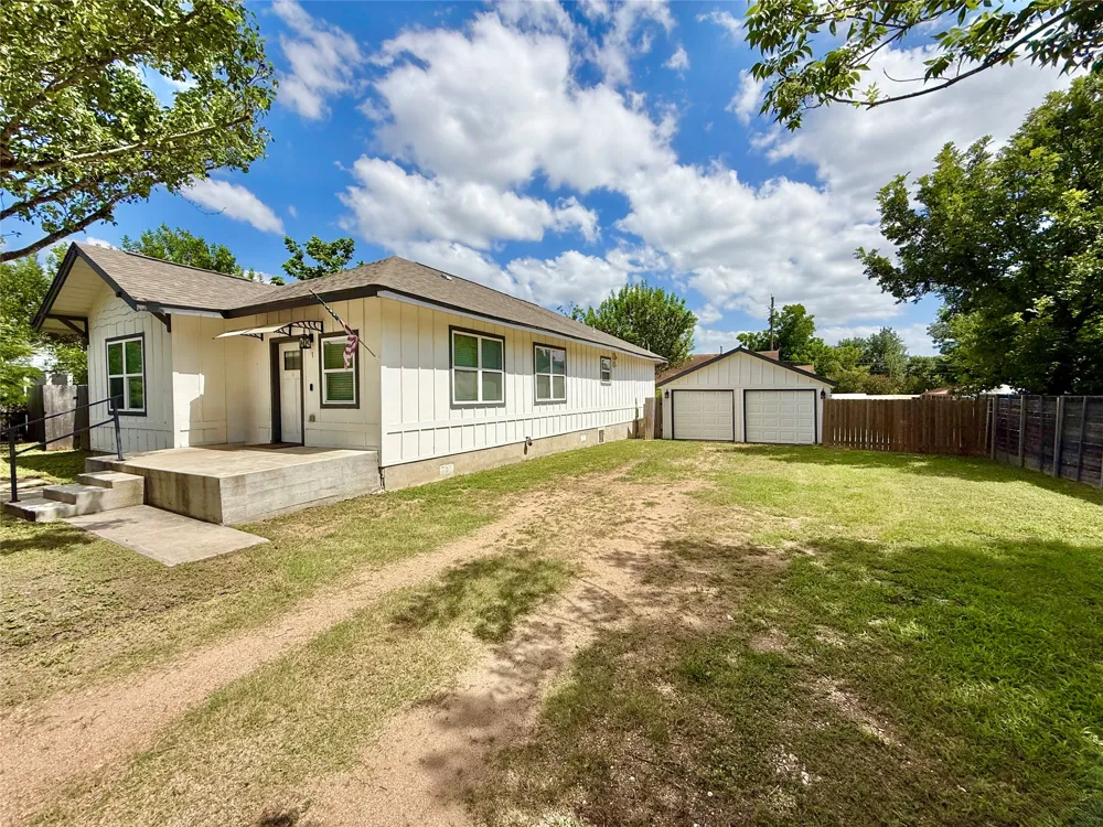 1401 W 7th Street Taylor, TX 76574