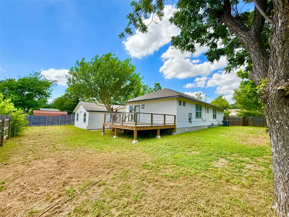 1401 W 7th Street Taylor, TX 76574