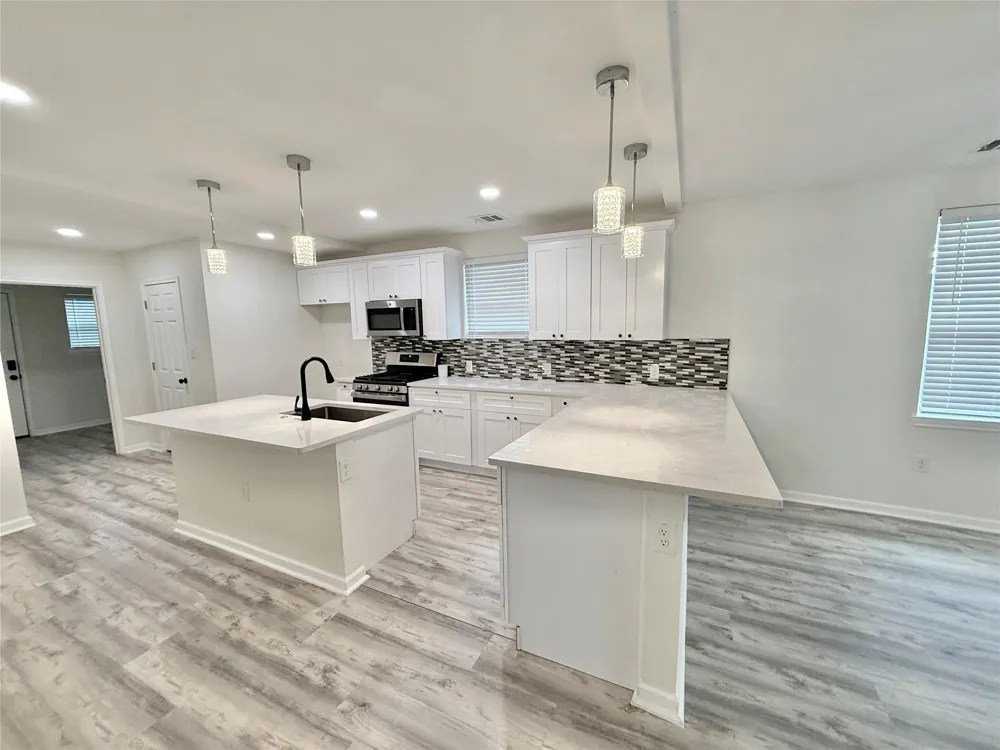 1401 W 7th Street Taylor, TX 76574