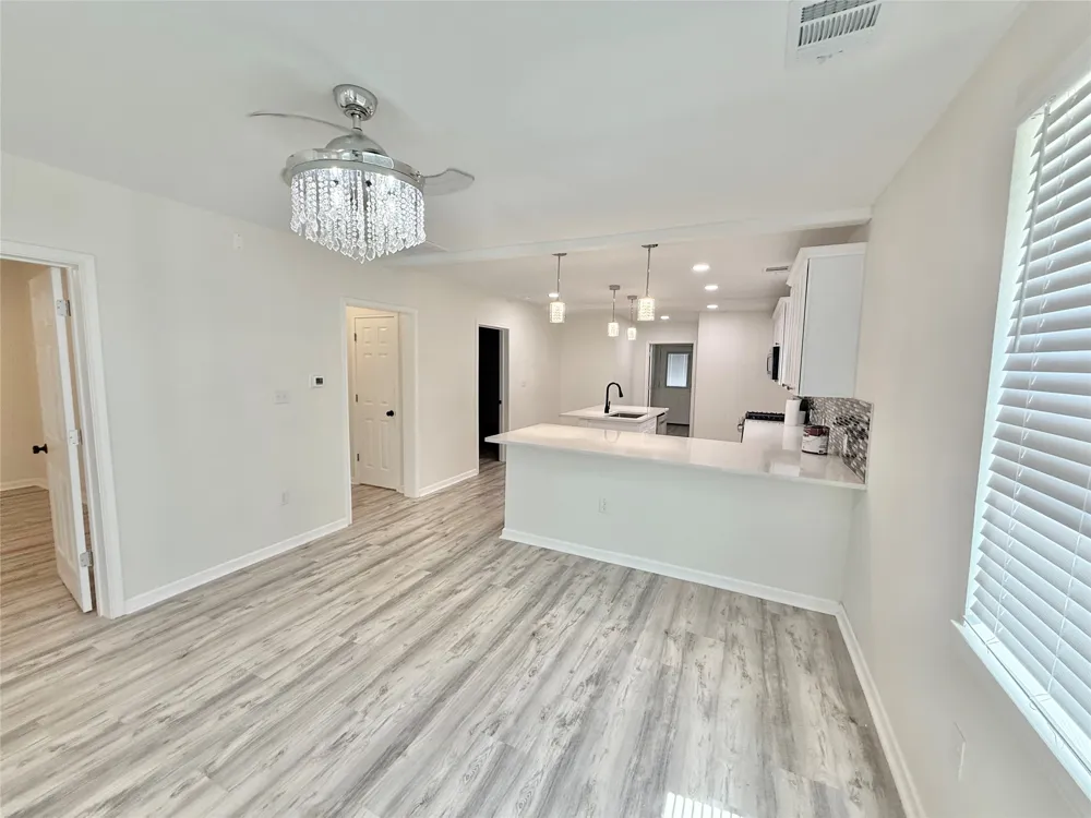 1401 W 7th Street Taylor, TX 76574