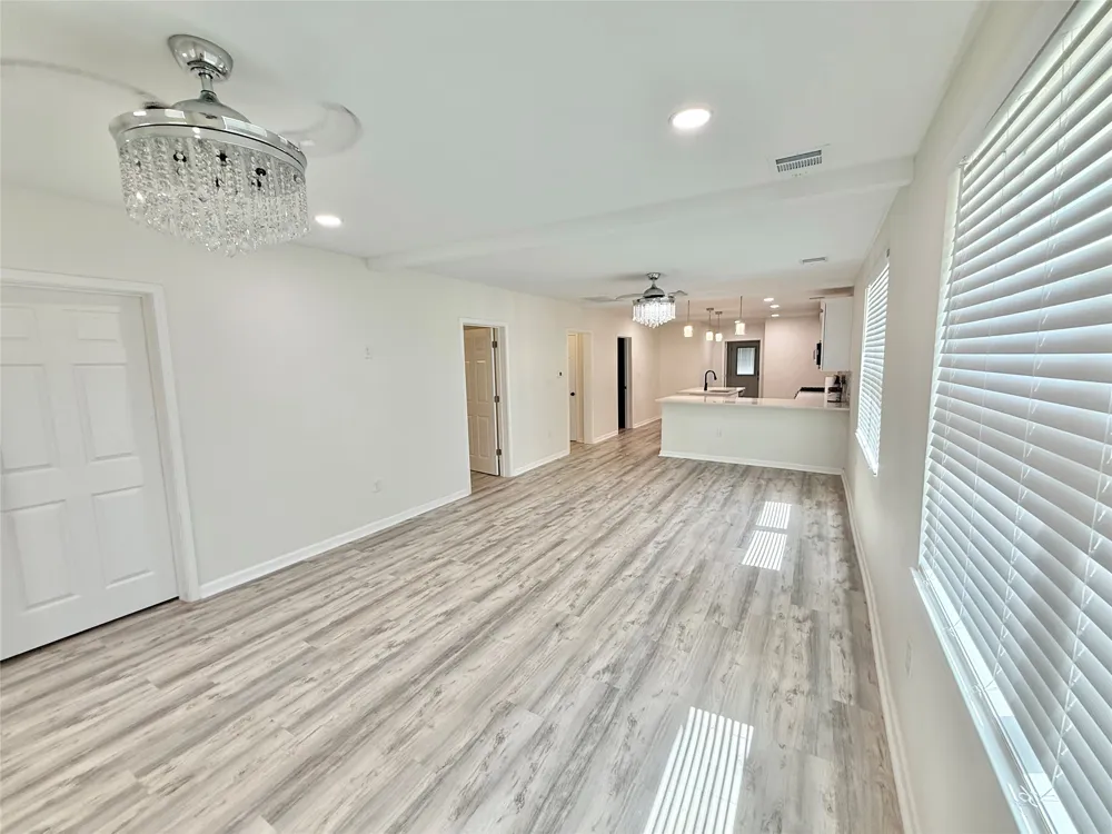 1401 W 7th Street Taylor, TX 76574
