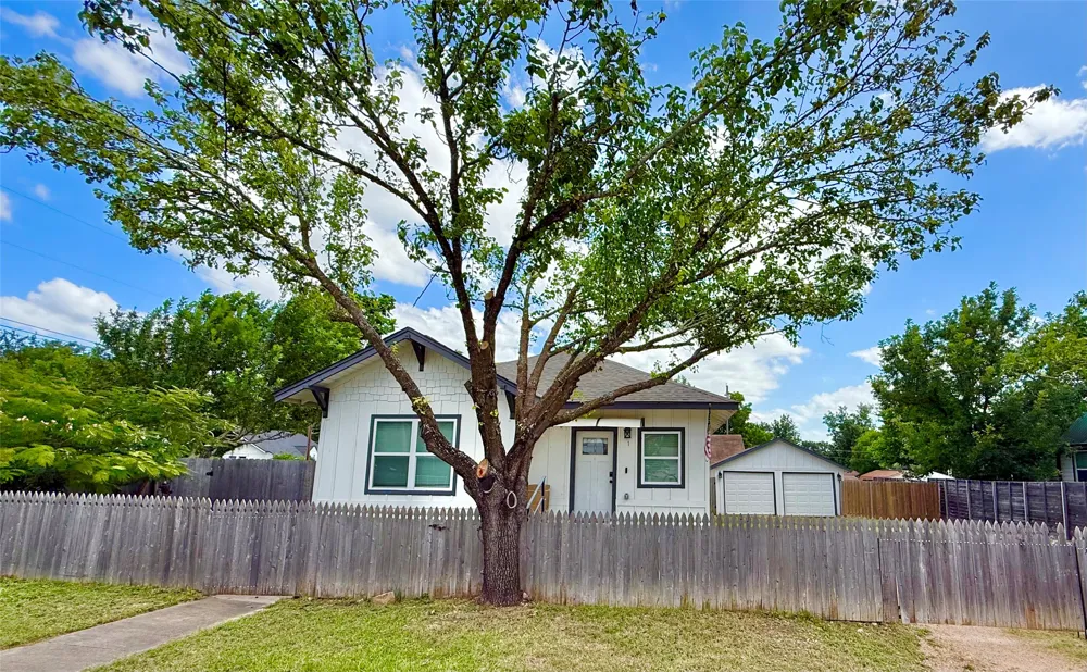 1401 W 7th Street Taylor, TX 76574
