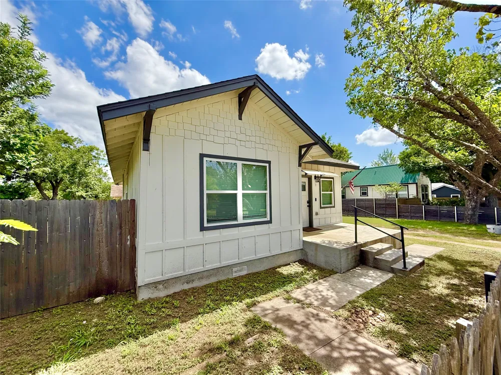 1401 W 7th Street Taylor, TX 76574