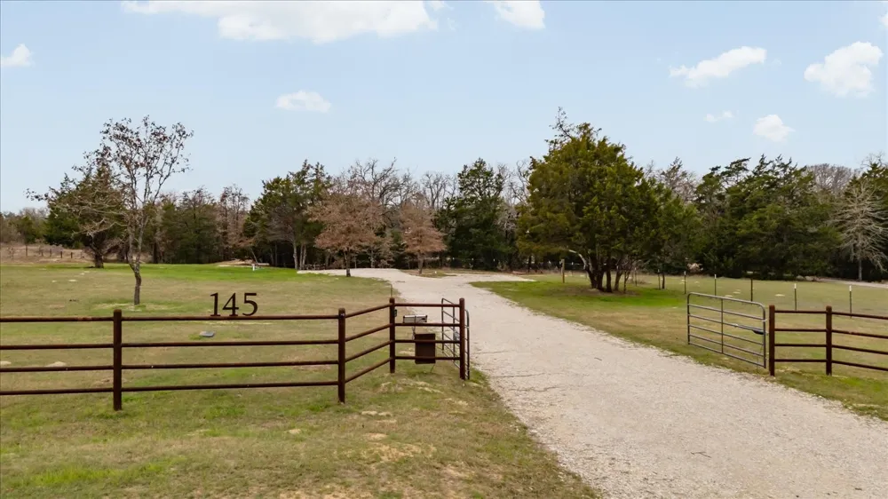 145 Eely Road McDade, TX 78650