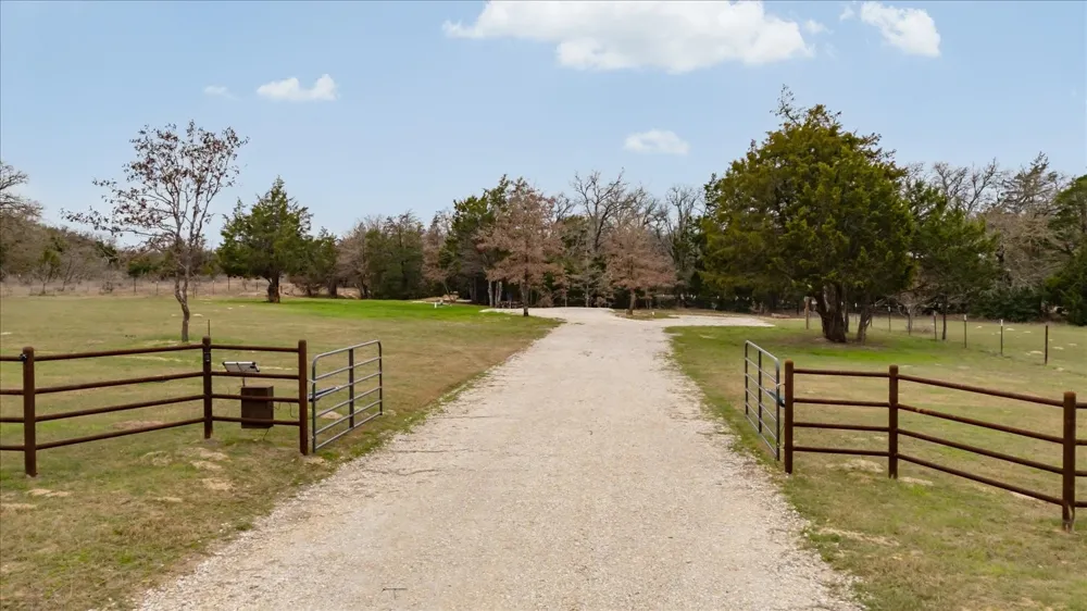 145 Eely Road McDade, TX 78650