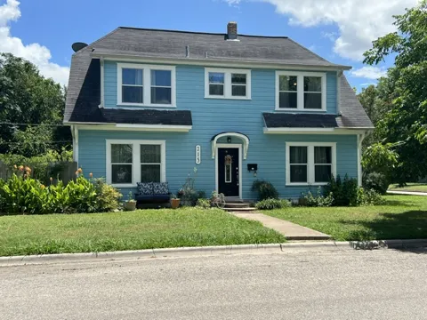 215 W 7th Street