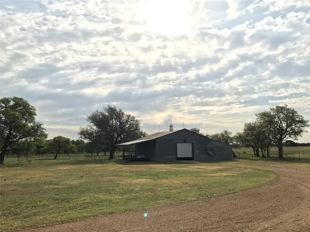 4239 County Road 336 Bertram, TX 78605