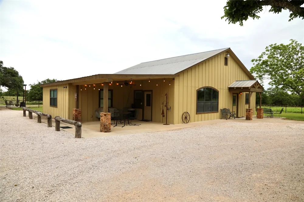 4239 County Road 336 Bertram, TX 78605